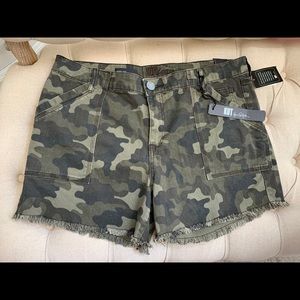 Camouflage Kut From The Kloth Shorts size 12